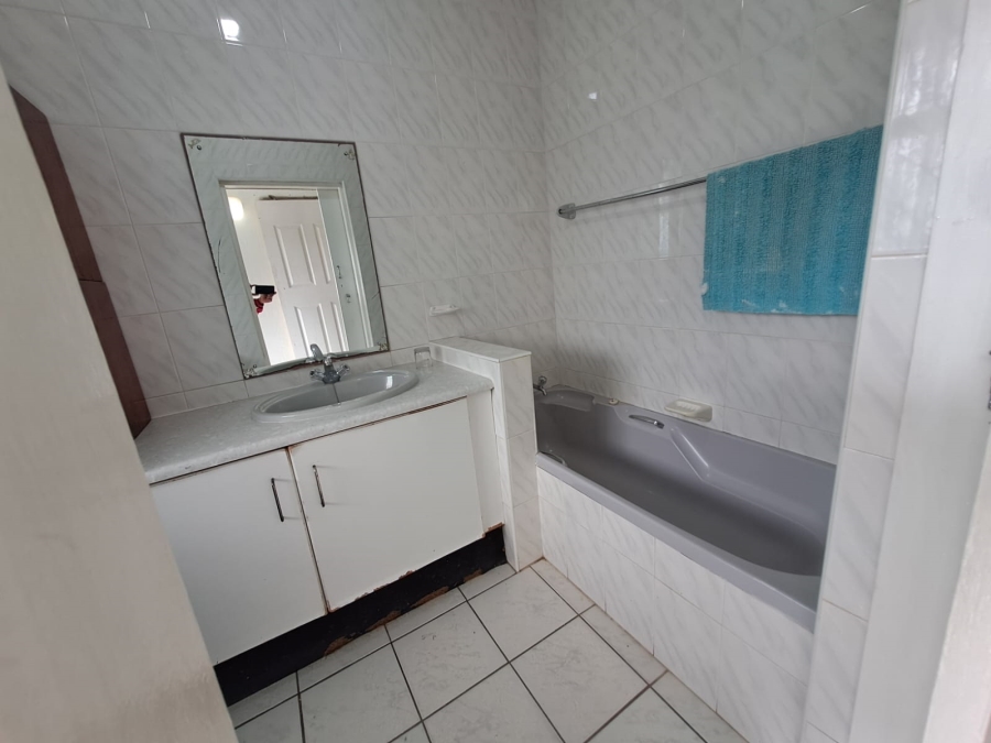 2 Bedroom Property for Sale in Manaba Beach KwaZulu-Natal