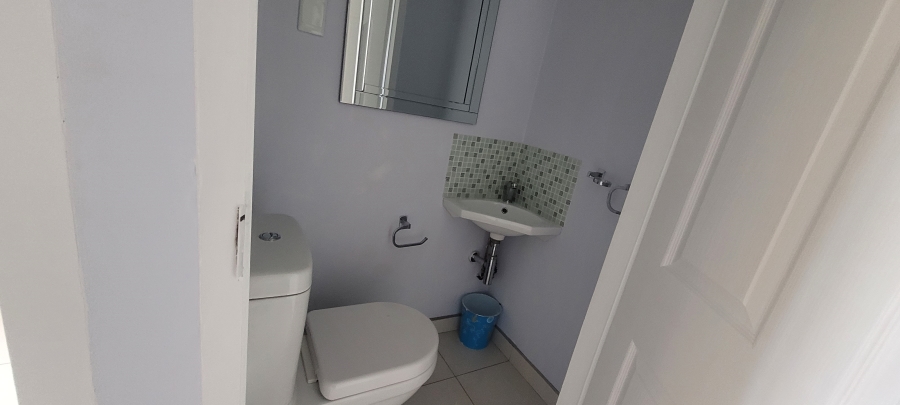 To Let 2 Bedroom Property for Rent in Amanzimtoti KwaZulu-Natal