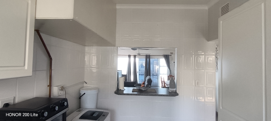 To Let 2 Bedroom Property for Rent in Manaba Beach KwaZulu-Natal