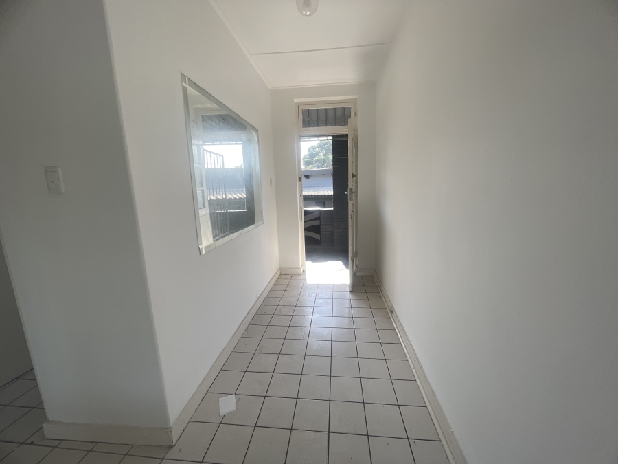 To Let 1 Bedroom Property for Rent in Sea View KwaZulu-Natal
