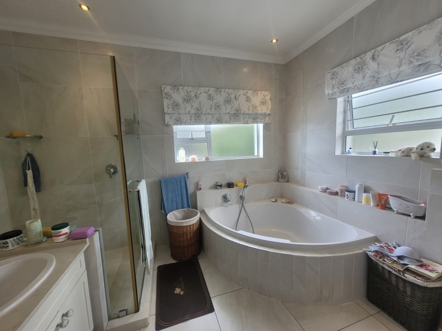 5 Bedroom Property for Sale in Southbroom KwaZulu-Natal