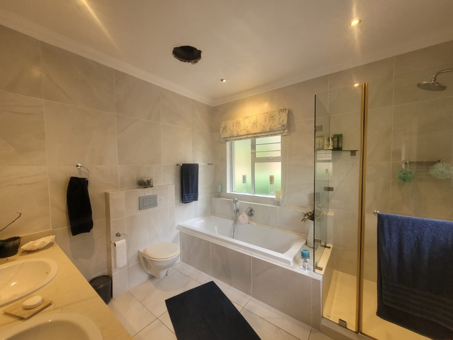 5 Bedroom Property for Sale in Southbroom KwaZulu-Natal