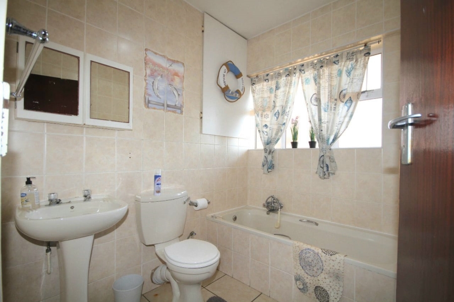 2 Bedroom Property for Sale in Amanzimtoti KwaZulu-Natal