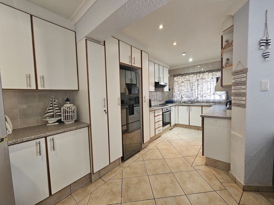 4 Bedroom Property for Sale in Beacon Rocks KwaZulu-Natal