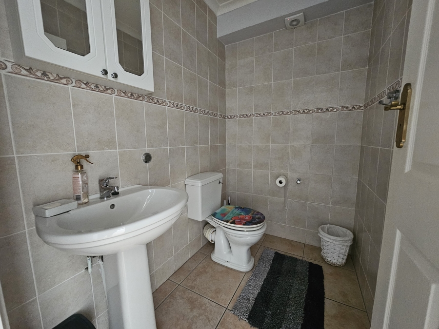4 Bedroom Property for Sale in Beacon Rocks KwaZulu-Natal