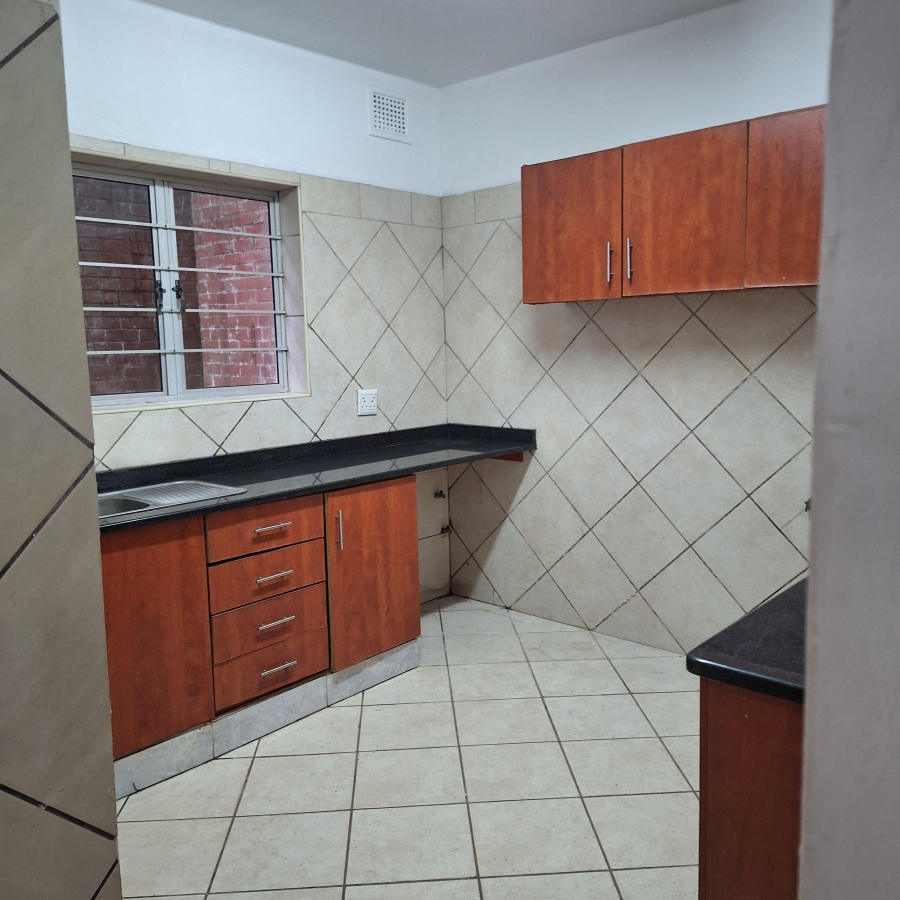To Let 2 Bedroom Property for Rent in Essenwood KwaZulu-Natal