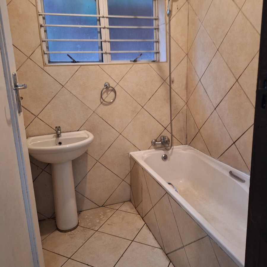 To Let 2 Bedroom Property for Rent in Essenwood KwaZulu-Natal