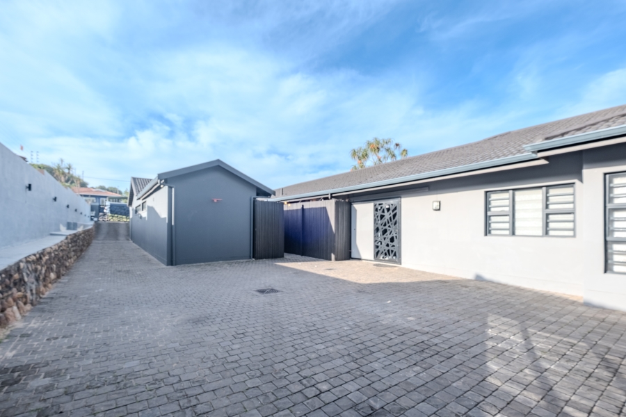 6 Bedroom Property for Sale in Glen Ashley KwaZulu-Natal