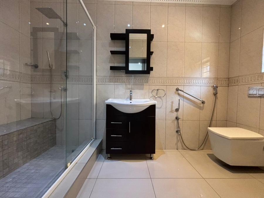 5 Bedroom Property for Sale in Ballito Central KwaZulu-Natal