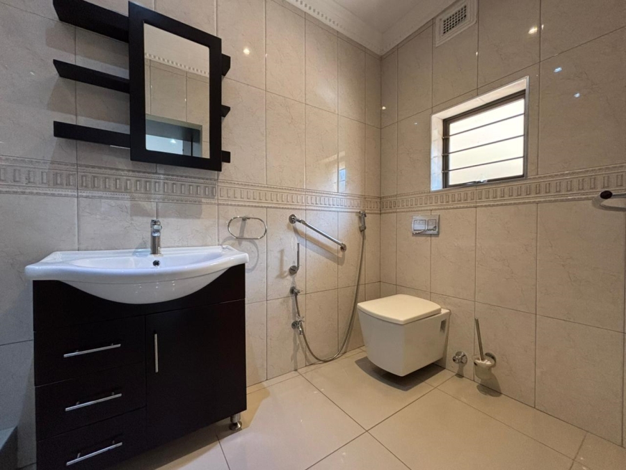 5 Bedroom Property for Sale in Ballito Central KwaZulu-Natal