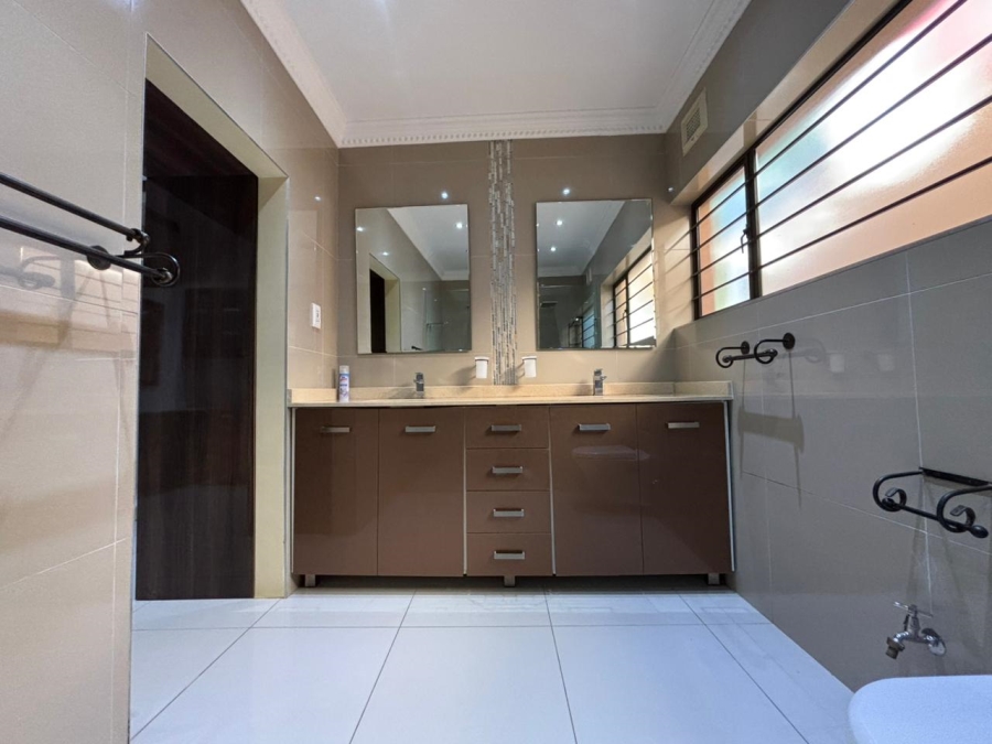 5 Bedroom Property for Sale in Ballito Central KwaZulu-Natal