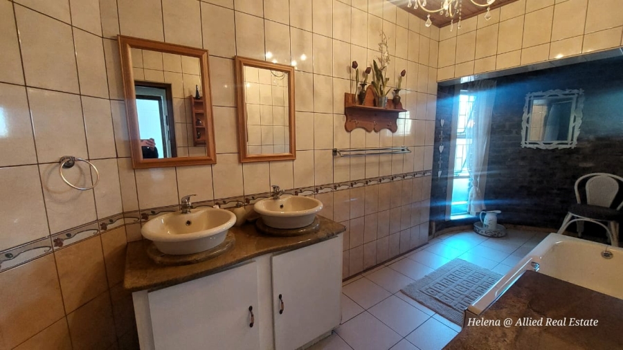 4 Bedroom Property for Sale in Pioneer Park KwaZulu-Natal