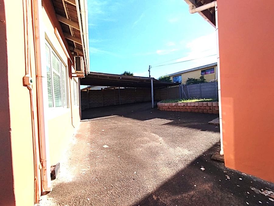 To Let 1 Bedroom Property for Rent in Bluff KwaZulu-Natal