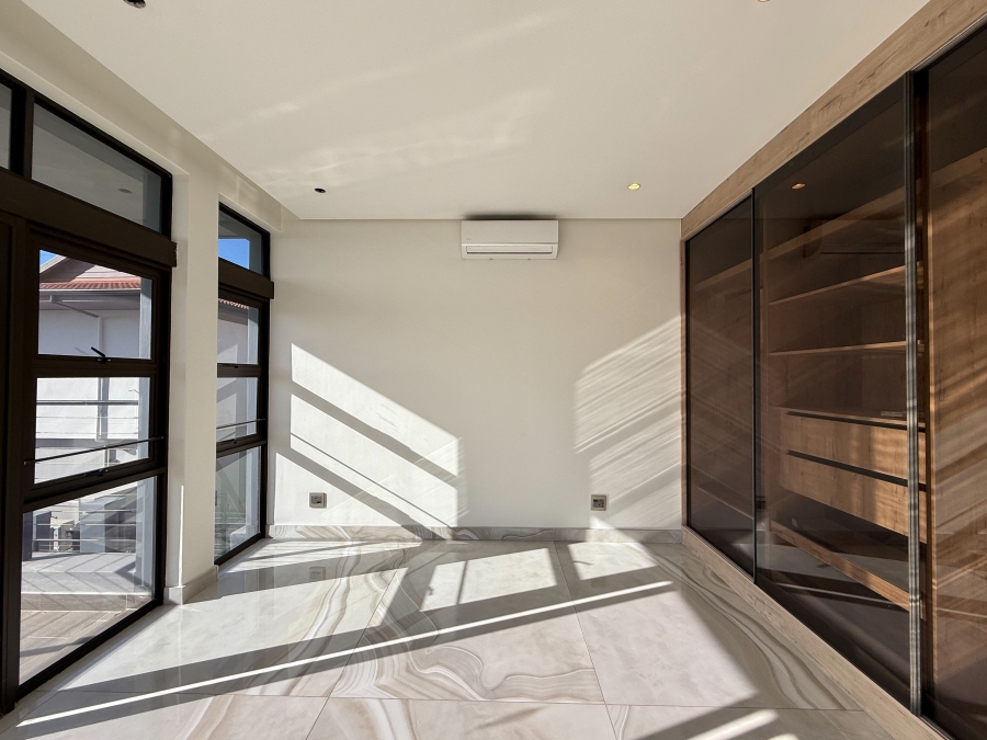 6 Bedroom Property for Sale in Izinga KwaZulu-Natal