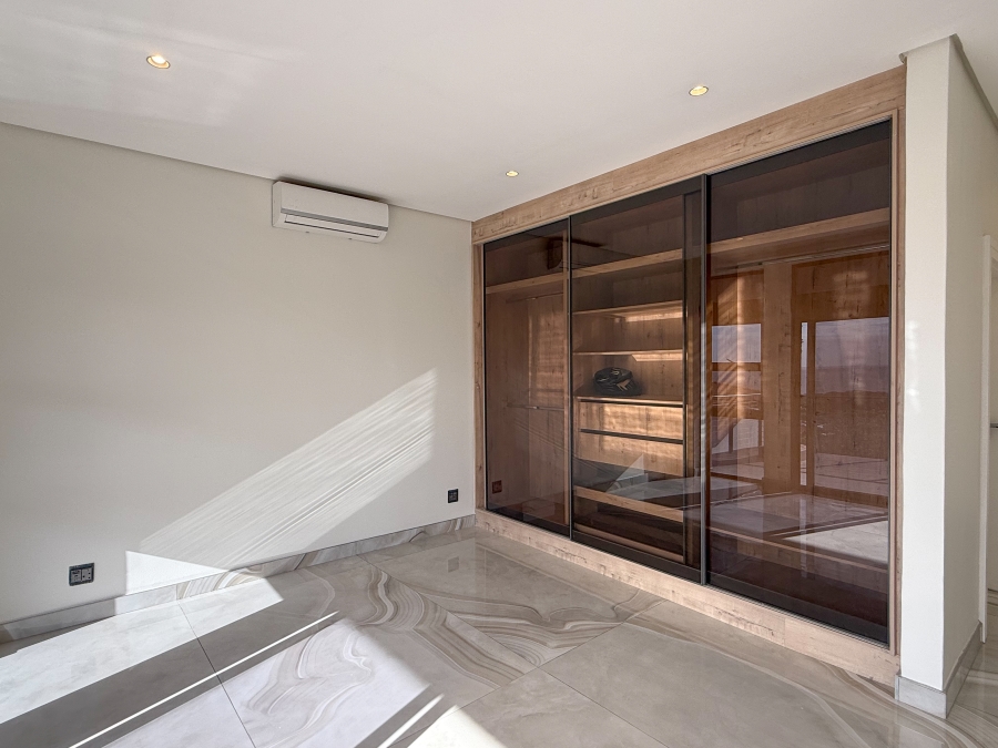 6 Bedroom Property for Sale in Izinga KwaZulu-Natal