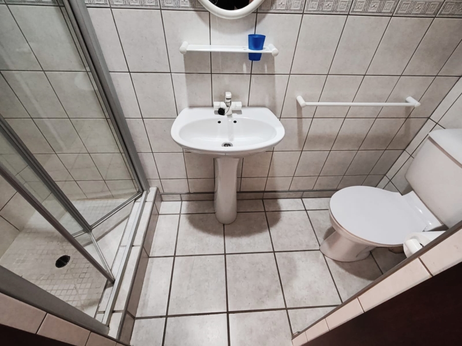 To Let 2 Bedroom Property for Rent in Umtentweni KwaZulu-Natal