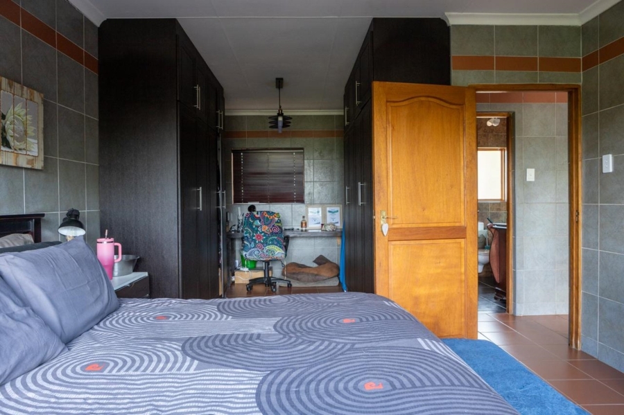 5 Bedroom Property for Sale in Yellowwood Park KwaZulu-Natal