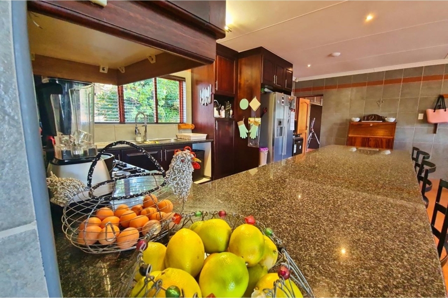 5 Bedroom Property for Sale in Yellowwood Park KwaZulu-Natal