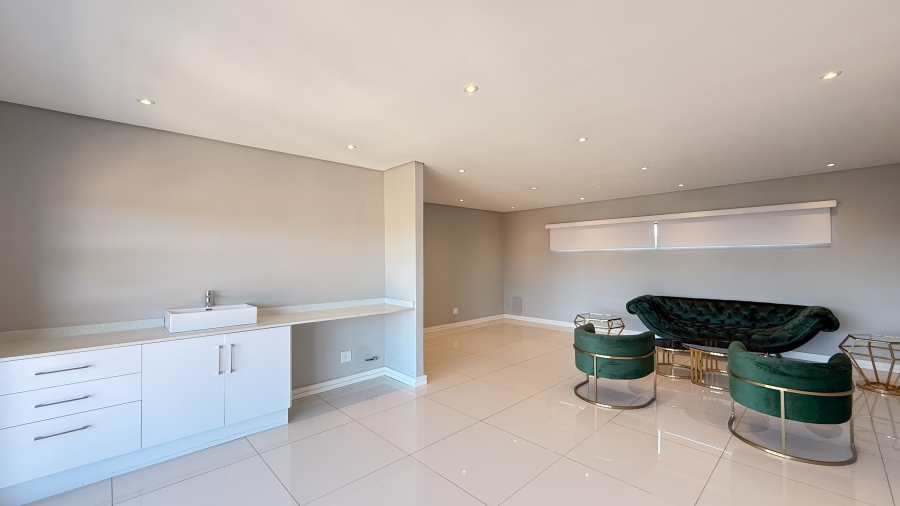 5 Bedroom Property for Sale in Izinga KwaZulu-Natal