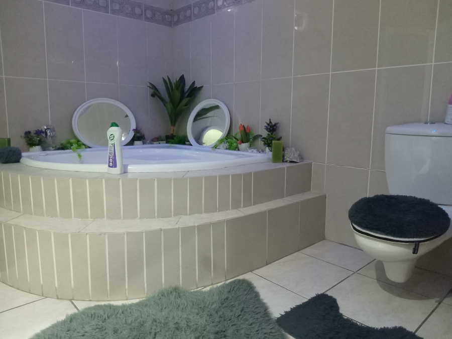 To Let 4 Bedroom Property for Rent in Margate Beach KwaZulu-Natal