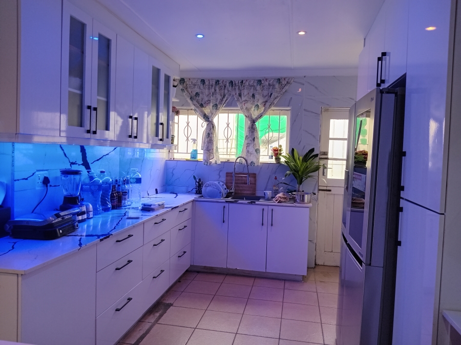 To Let 4 Bedroom Property for Rent in Margate Beach KwaZulu-Natal