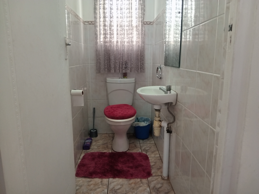To Let 4 Bedroom Property for Rent in Margate Beach KwaZulu-Natal
