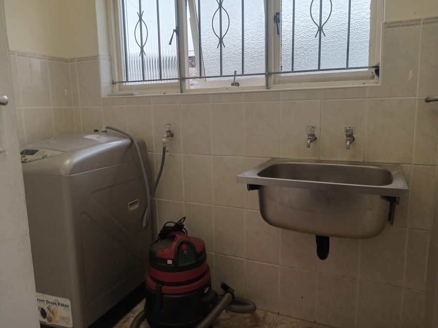 To Let 4 Bedroom Property for Rent in Margate Beach KwaZulu-Natal