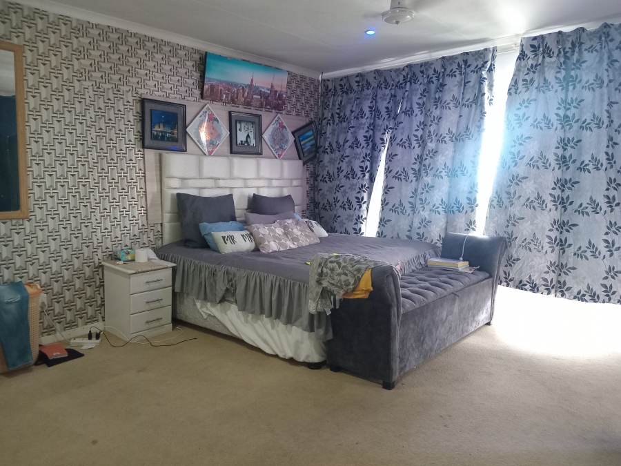 To Let 4 Bedroom Property for Rent in Margate Beach KwaZulu-Natal