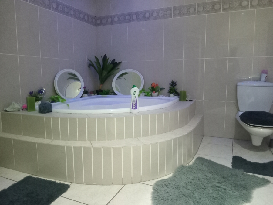 To Let 4 Bedroom Property for Rent in Margate Beach KwaZulu-Natal
