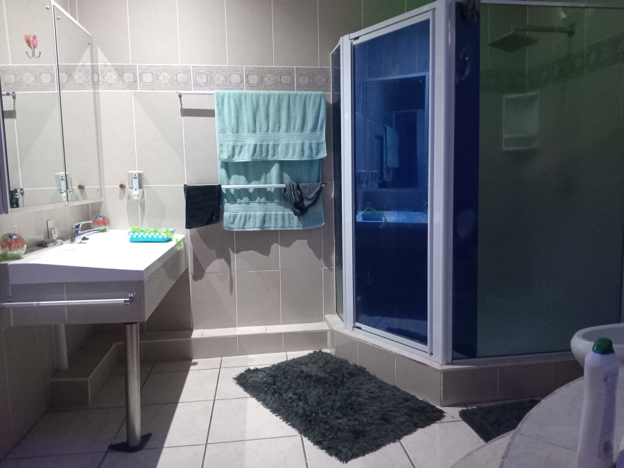 To Let 4 Bedroom Property for Rent in Margate Beach KwaZulu-Natal