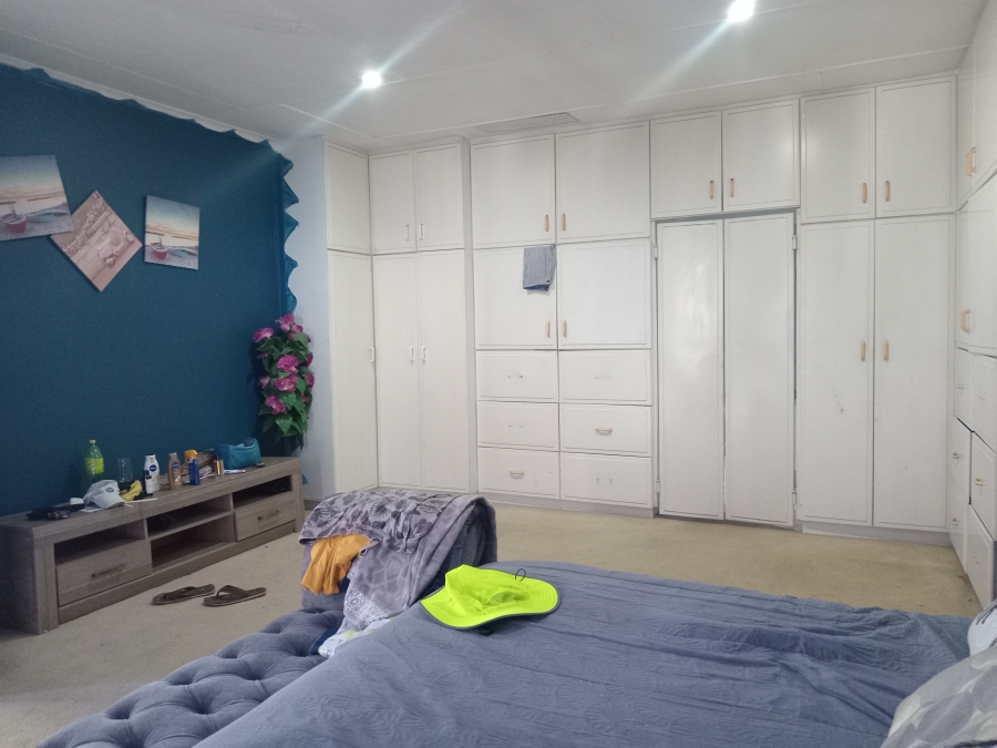 To Let 4 Bedroom Property for Rent in Margate Beach KwaZulu-Natal