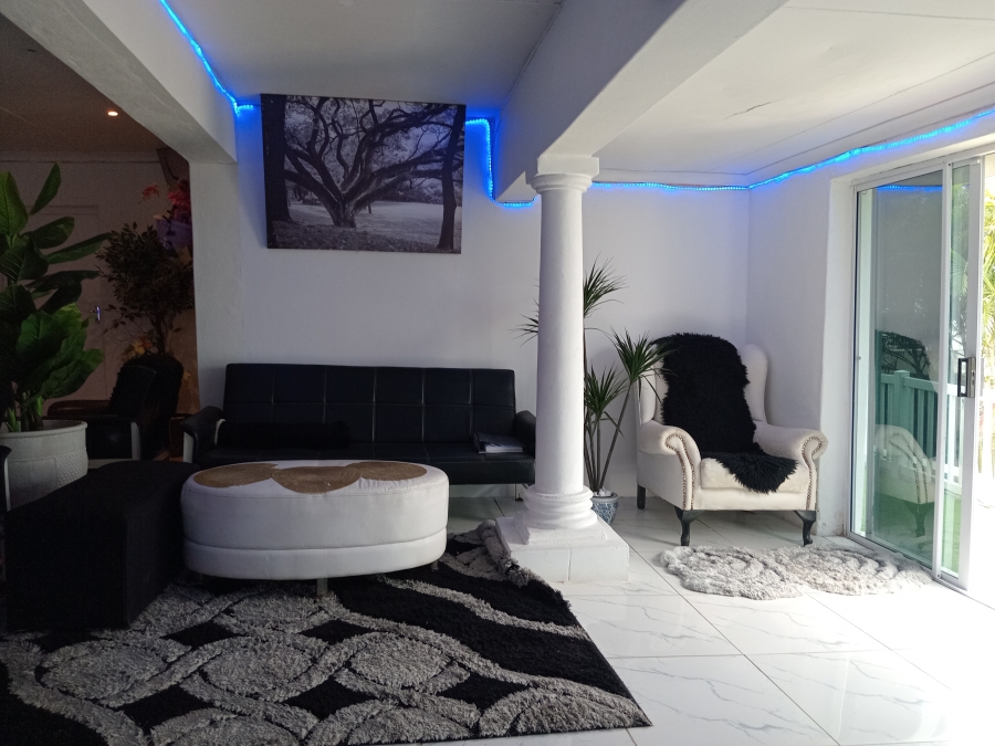 To Let 4 Bedroom Property for Rent in Margate Beach KwaZulu-Natal