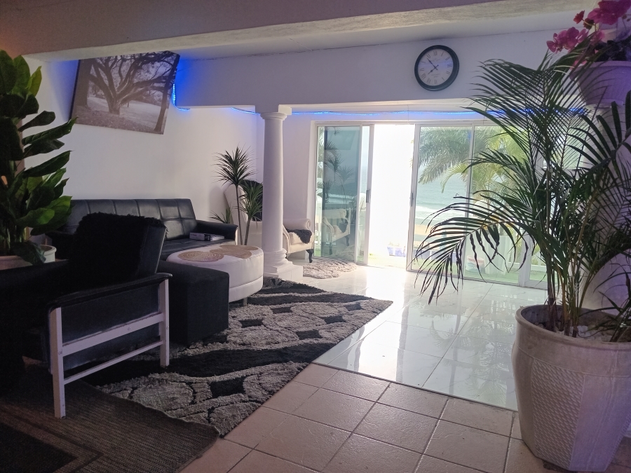 To Let 4 Bedroom Property for Rent in Margate Beach KwaZulu-Natal