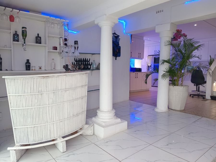 To Let 4 Bedroom Property for Rent in Margate Beach KwaZulu-Natal
