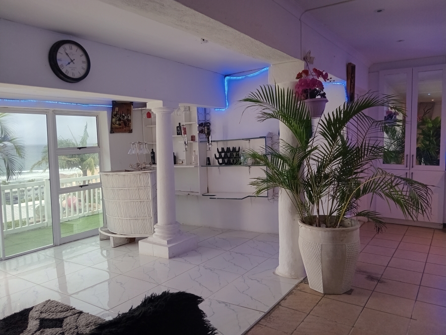 To Let 4 Bedroom Property for Rent in Margate Beach KwaZulu-Natal