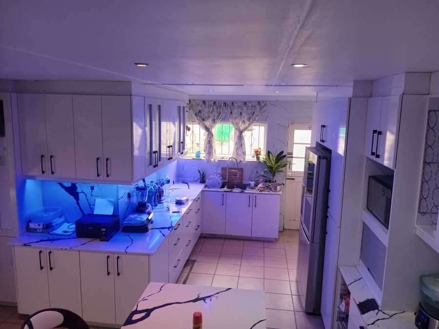 To Let 4 Bedroom Property for Rent in Margate Beach KwaZulu-Natal