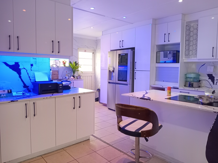 To Let 4 Bedroom Property for Rent in Margate Beach KwaZulu-Natal