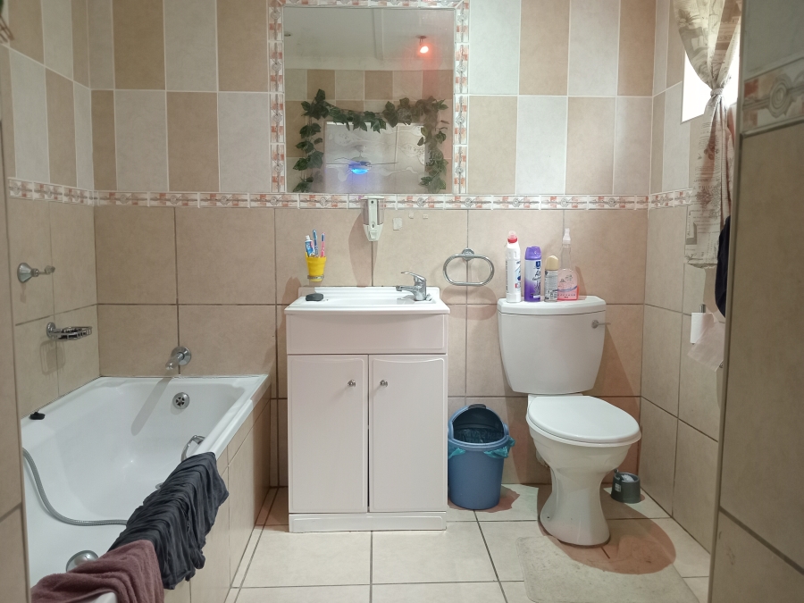 To Let 4 Bedroom Property for Rent in Margate Beach KwaZulu-Natal