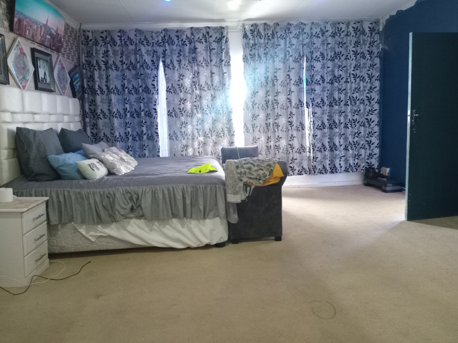 To Let 4 Bedroom Property for Rent in Margate Beach KwaZulu-Natal