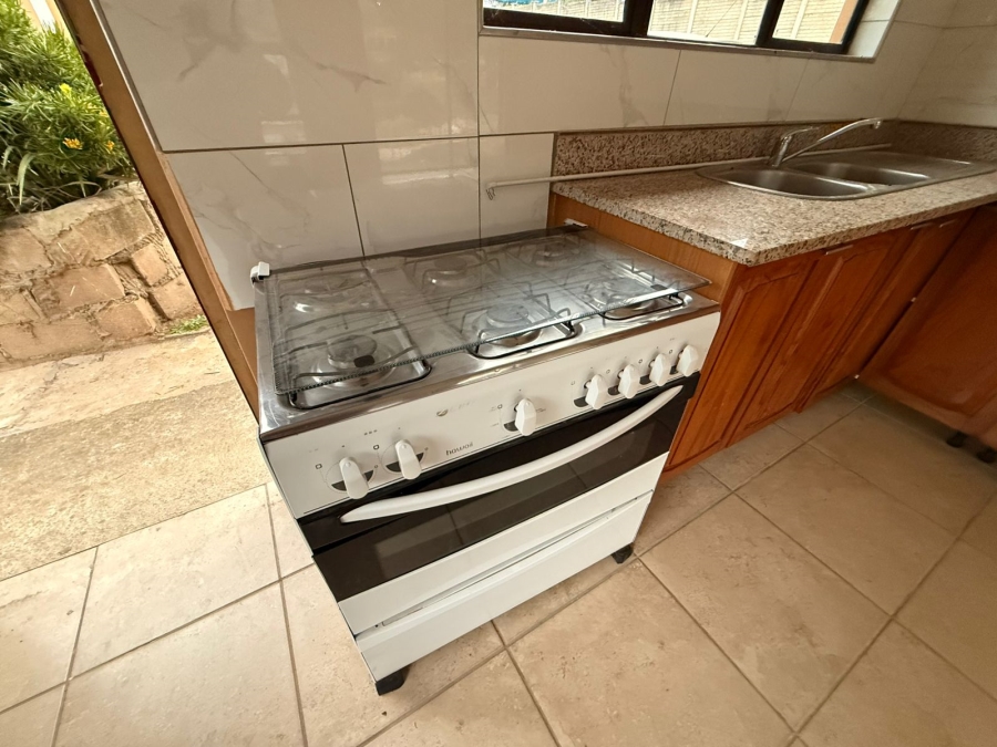 To Let 2 Bedroom Property for Rent in Crestholme KwaZulu-Natal