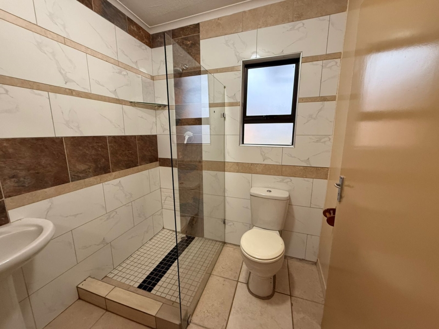 To Let 2 Bedroom Property for Rent in Crestholme KwaZulu-Natal