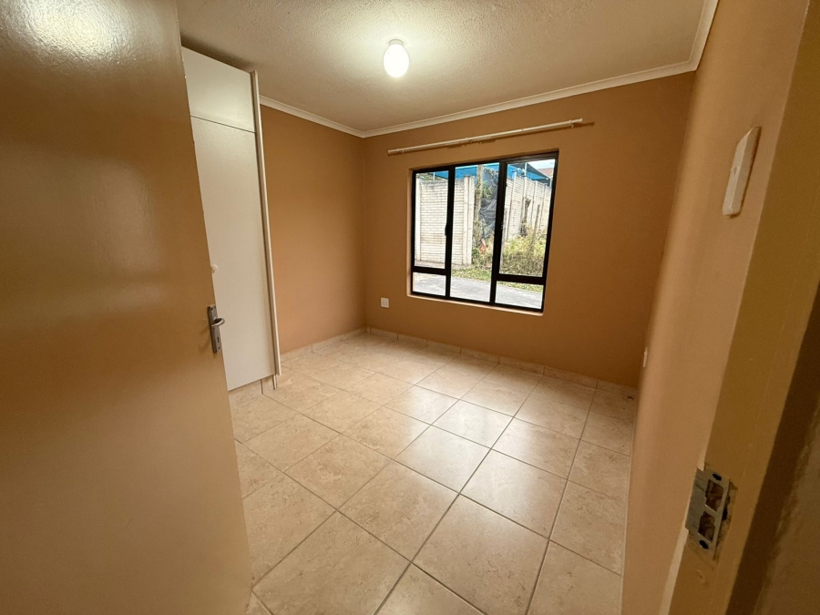 To Let 2 Bedroom Property for Rent in Crestholme KwaZulu-Natal