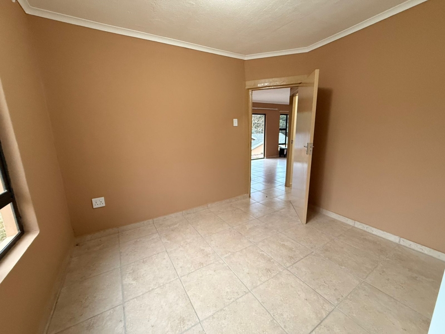 To Let 2 Bedroom Property for Rent in Crestholme KwaZulu-Natal