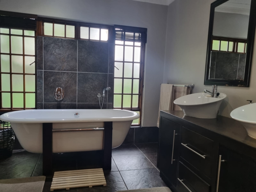 6 Bedroom Property for Sale in Meer En See KwaZulu-Natal
