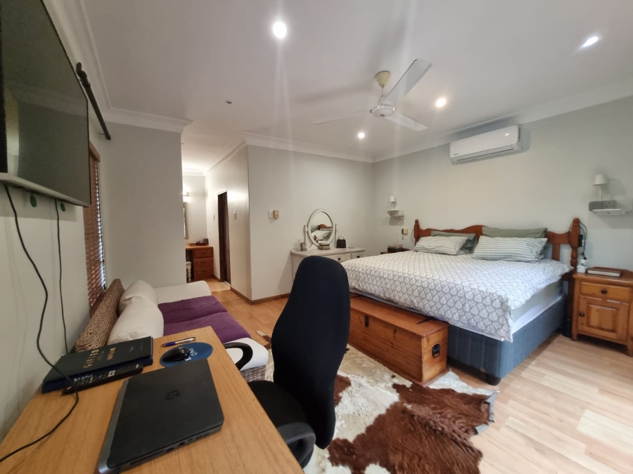 6 Bedroom Property for Sale in Meer En See KwaZulu-Natal
