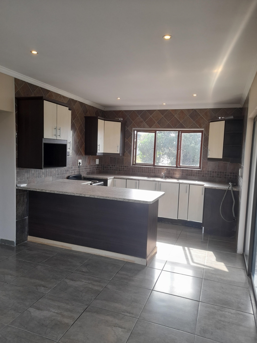 To Let 3 Bedroom Property for Rent in Amanzimtoti KwaZulu-Natal