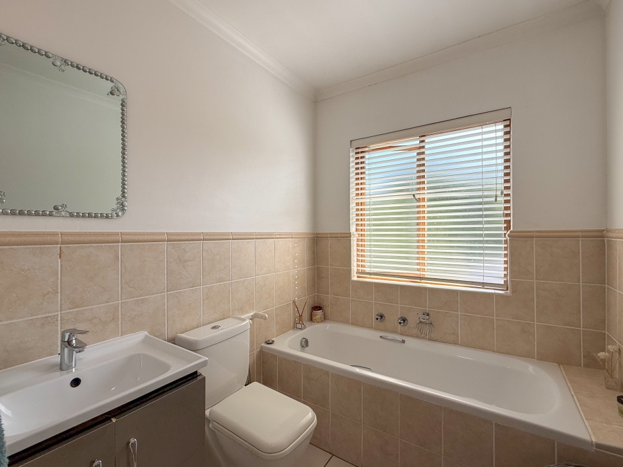 3 Bedroom Property for Sale in Wakenshaw Estate KwaZulu-Natal