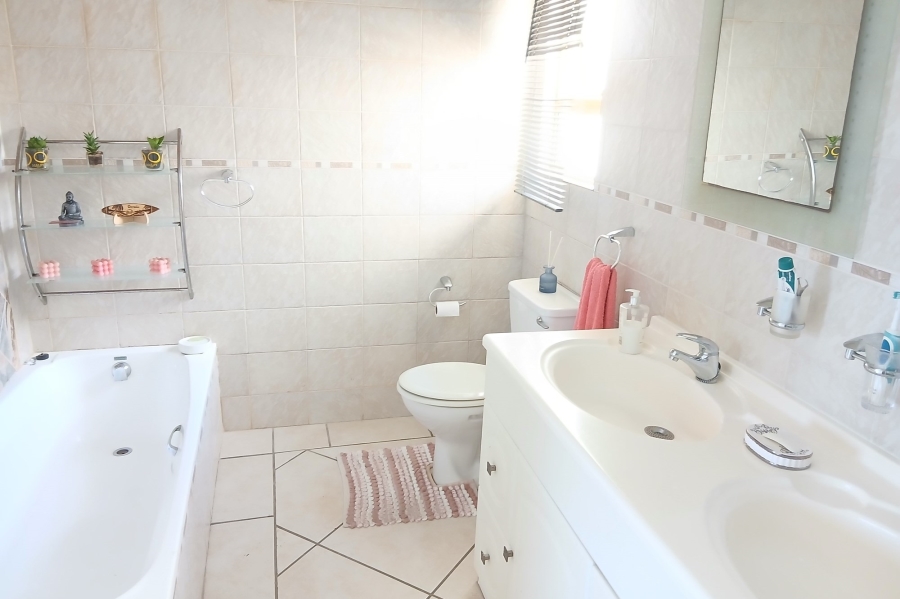 4 Bedroom Property for Sale in Uvongo Beach KwaZulu-Natal