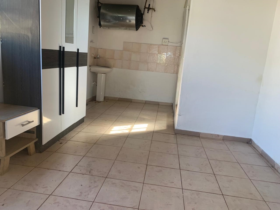 To Let 1 Bedroom Property for Rent in Empangeni Central KwaZulu-Natal