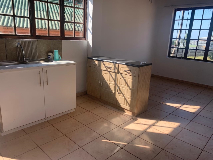 To Let 1 Bedroom Property for Rent in Empangeni Central KwaZulu-Natal
